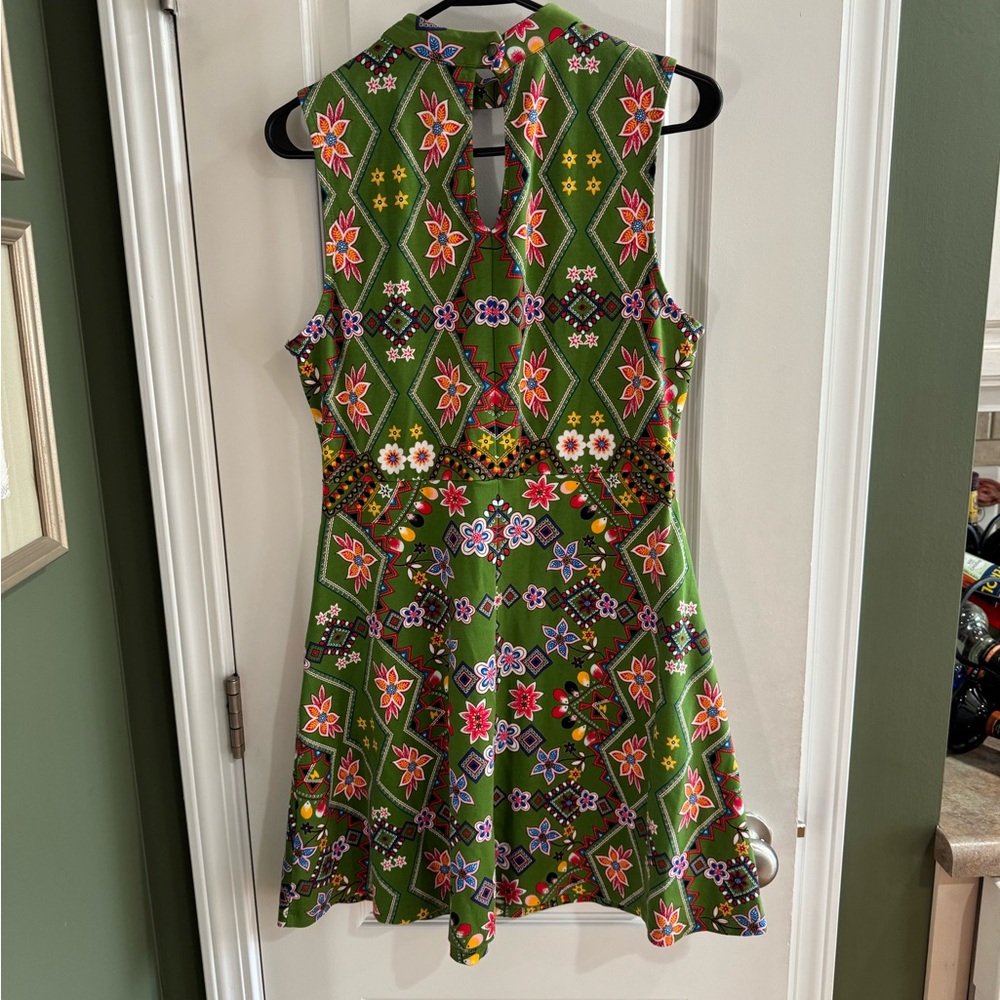 New York & Company Green Floral Dress - Picture 3 of 4